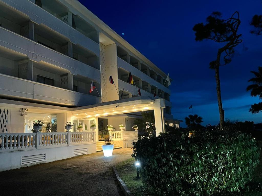 באיה דומיציה Domizia Palace Hotel מראה חיצוני תמונה