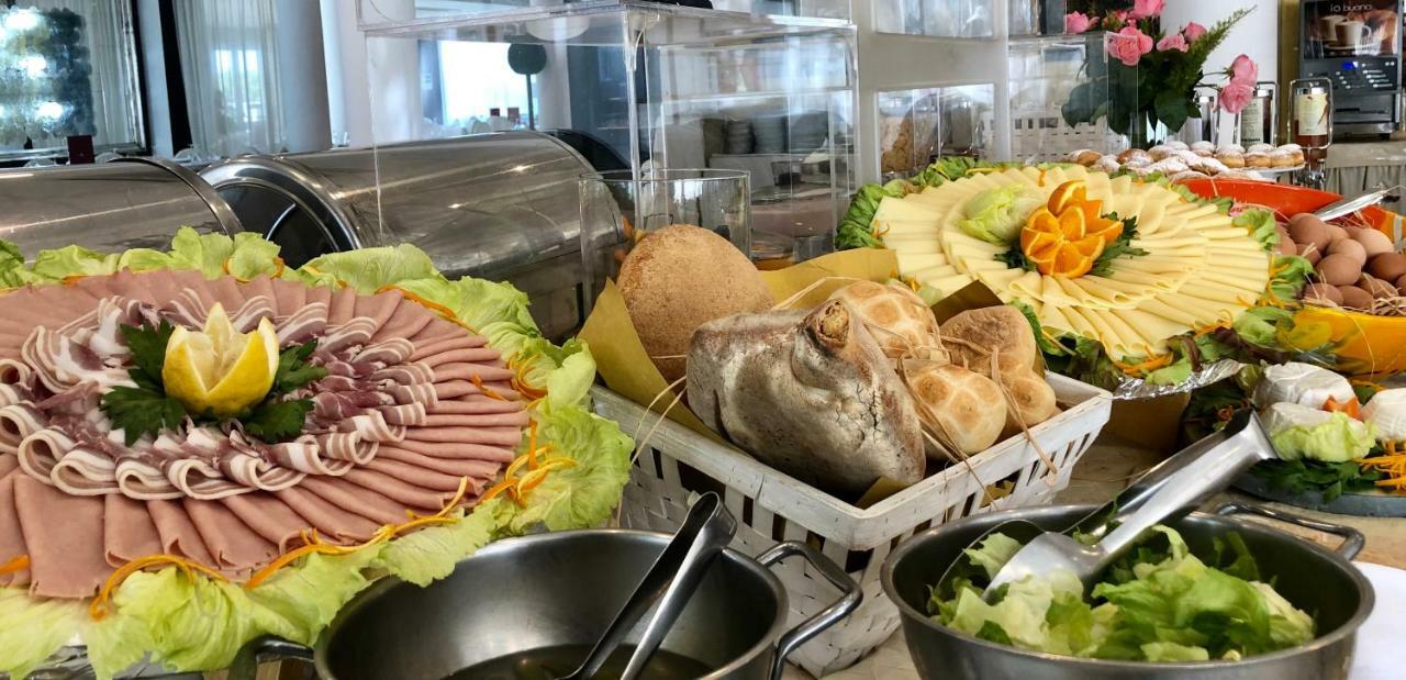 באיה דומיציה Domizia Palace Hotel מראה חיצוני תמונה