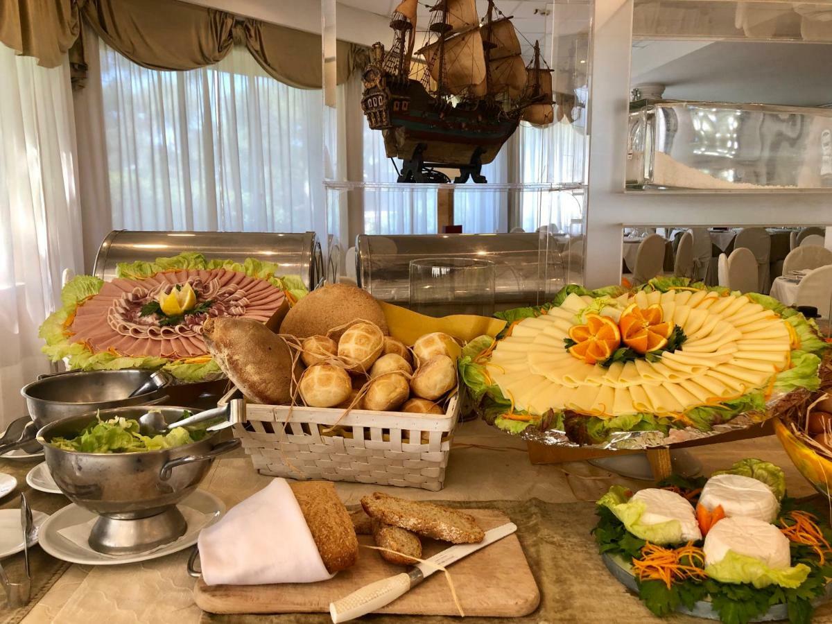 באיה דומיציה Domizia Palace Hotel מראה חיצוני תמונה
